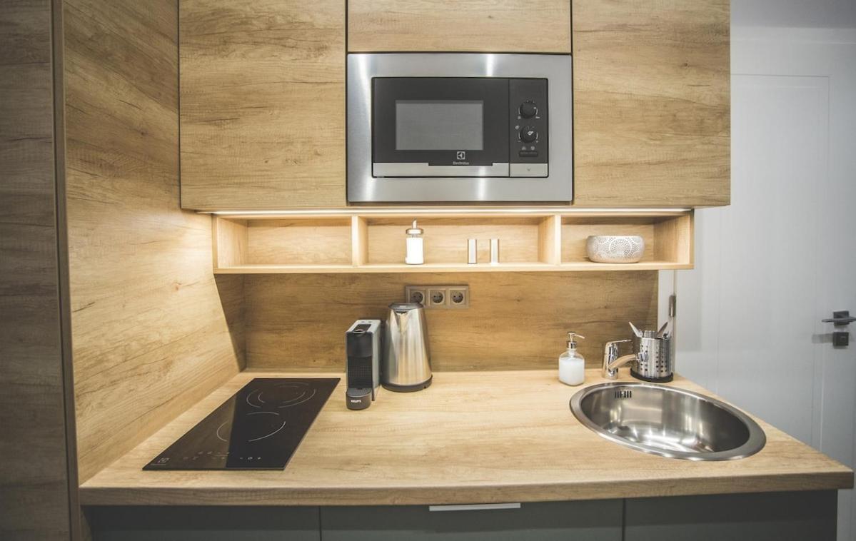 Modern, Designer In Vibrant Soho *